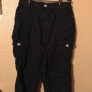 Pretty black cargo capris!